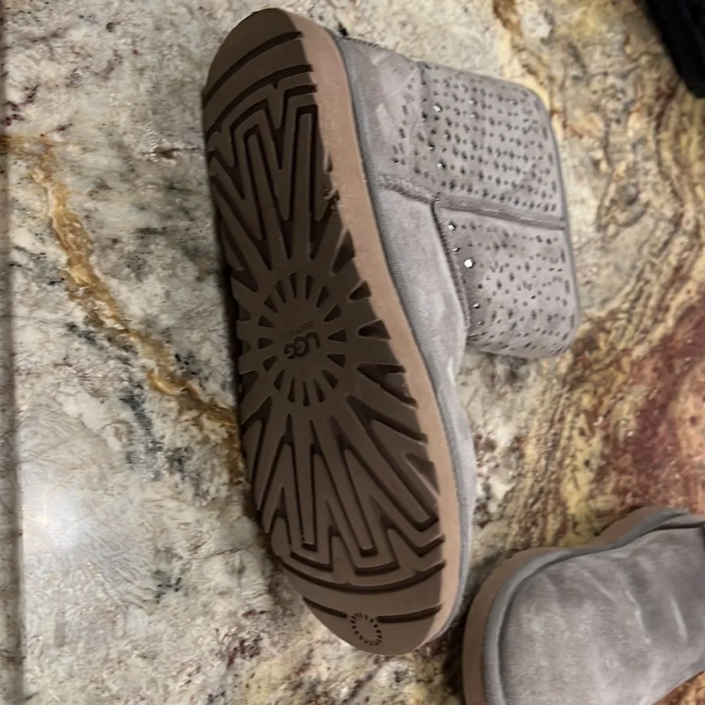 Women’s Ugg boot
Excellent condition - Picture 3 of 3